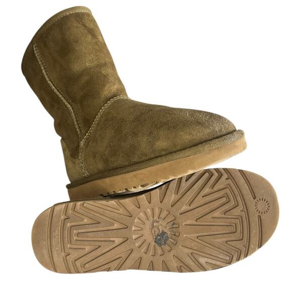***SOLD*** UGG Classic Short Suede Faux Fur Lined Winter Snow Boot Size 6 Brown - Picture 5 of 6